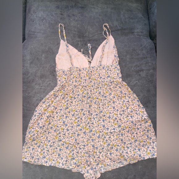 Peachy/Pink summer romper! - Picture 2 of 4